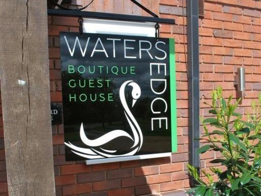 The Waters Edge Guest House Stratford-upon-Avon Exterior photo